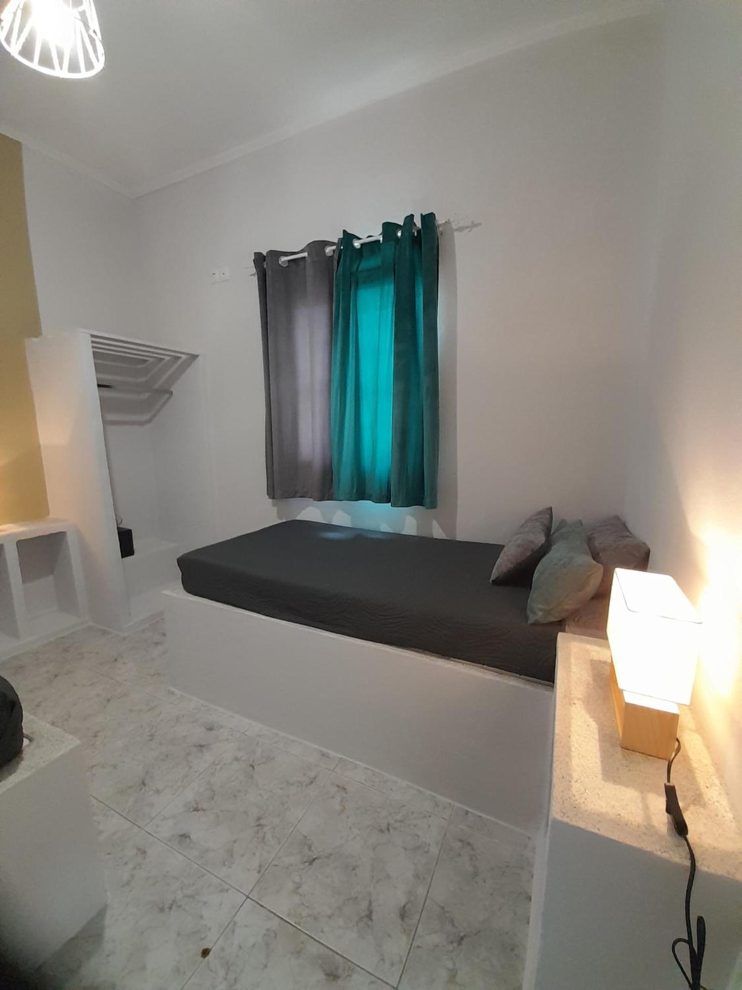 Overhill Apartments Adamas Exterior foto